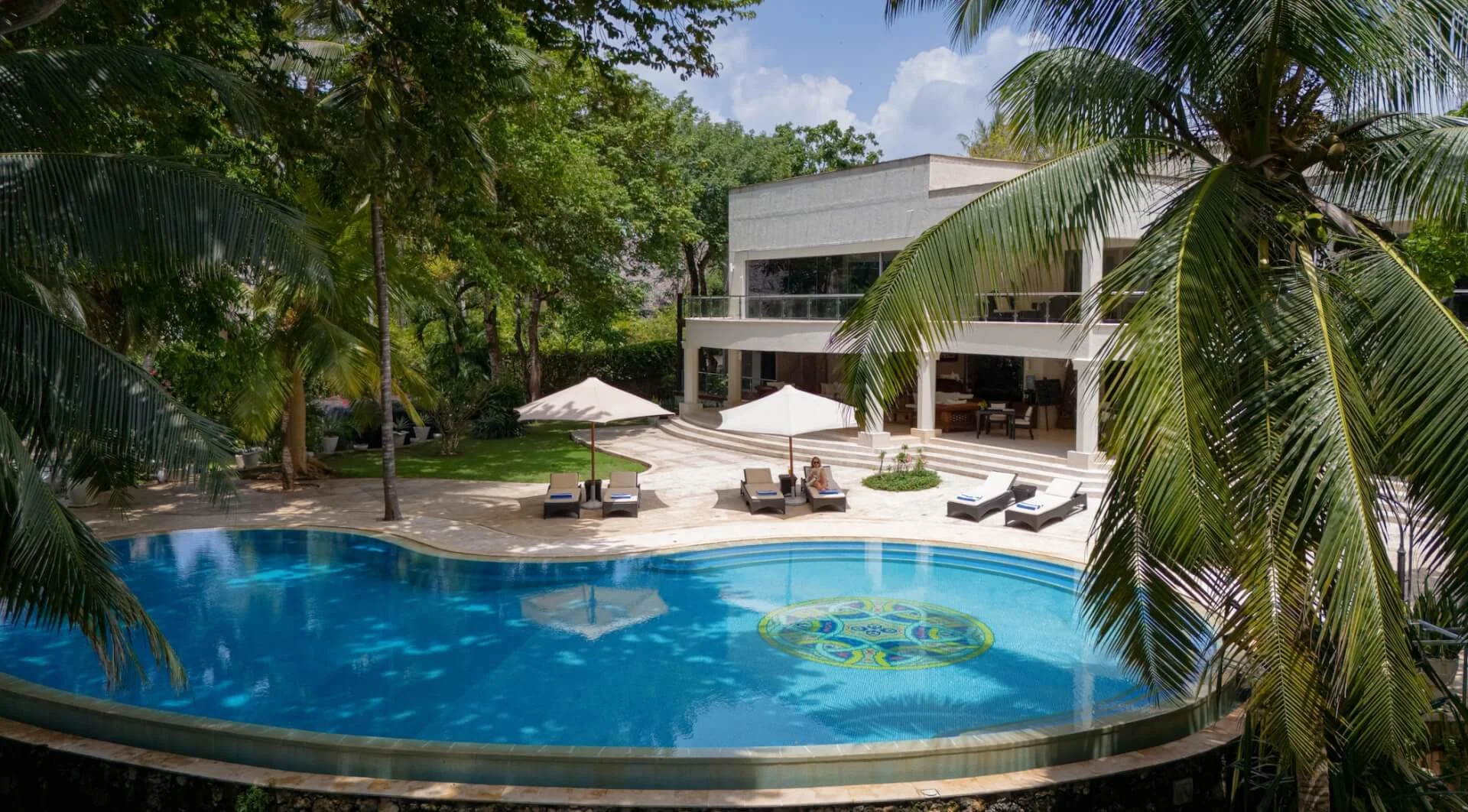 Almanara Luxury Boutique — image 2