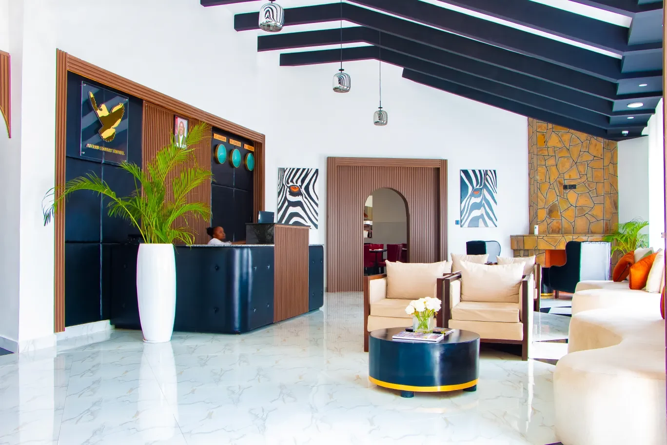Avian Court Hotel — image 3