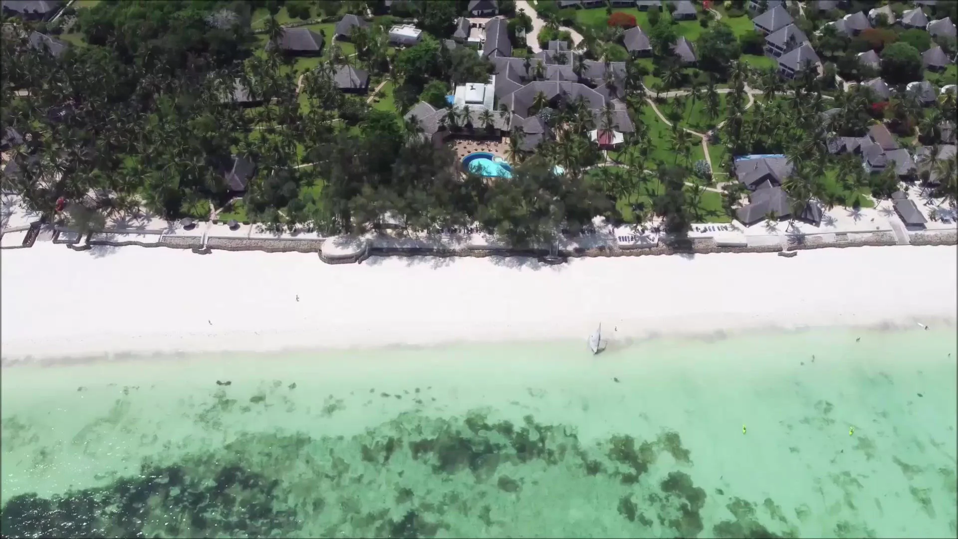 Bluebay Beach Resort & Spa — image 2