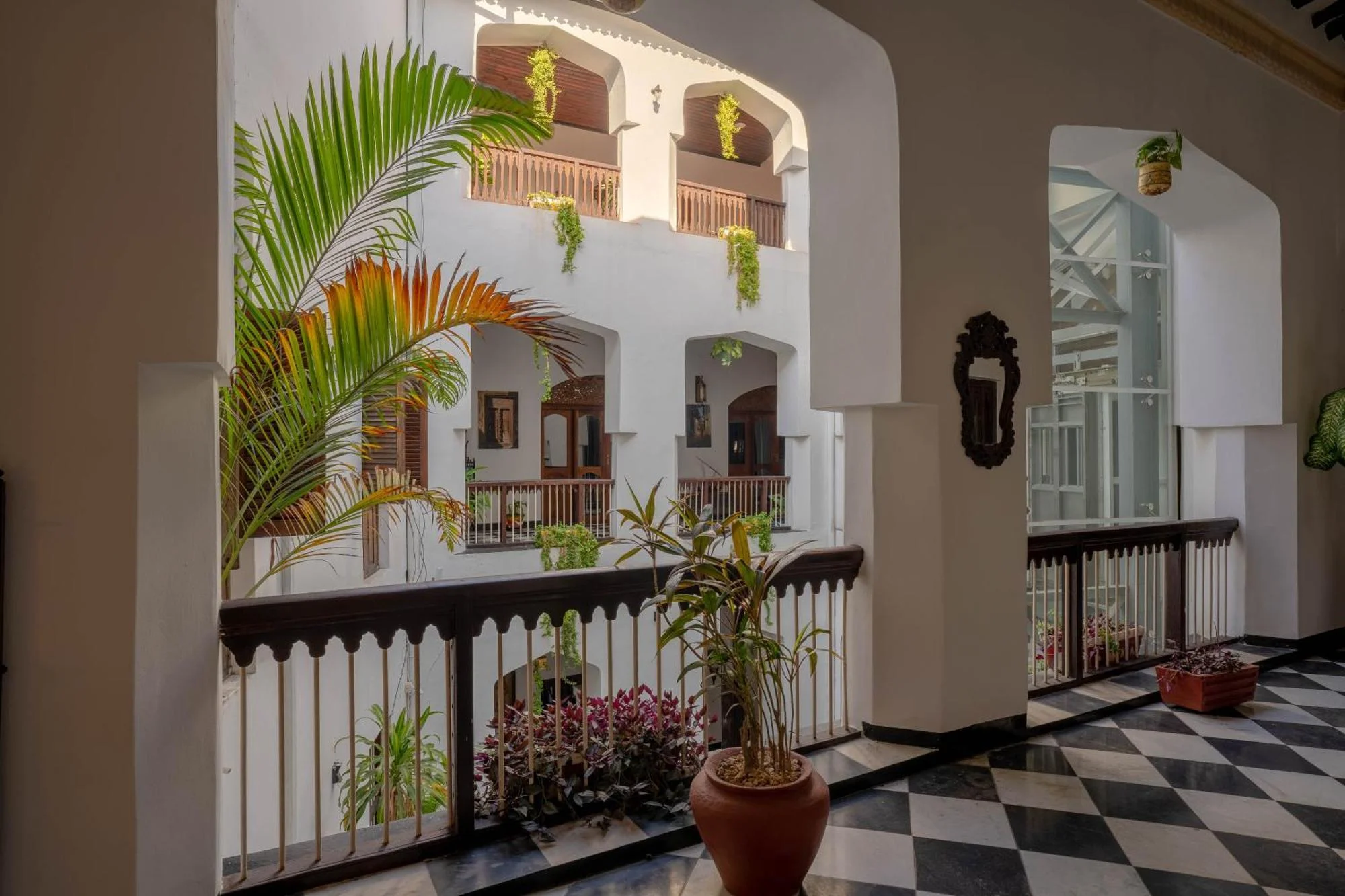 Dhow Palace Hotel — image 4