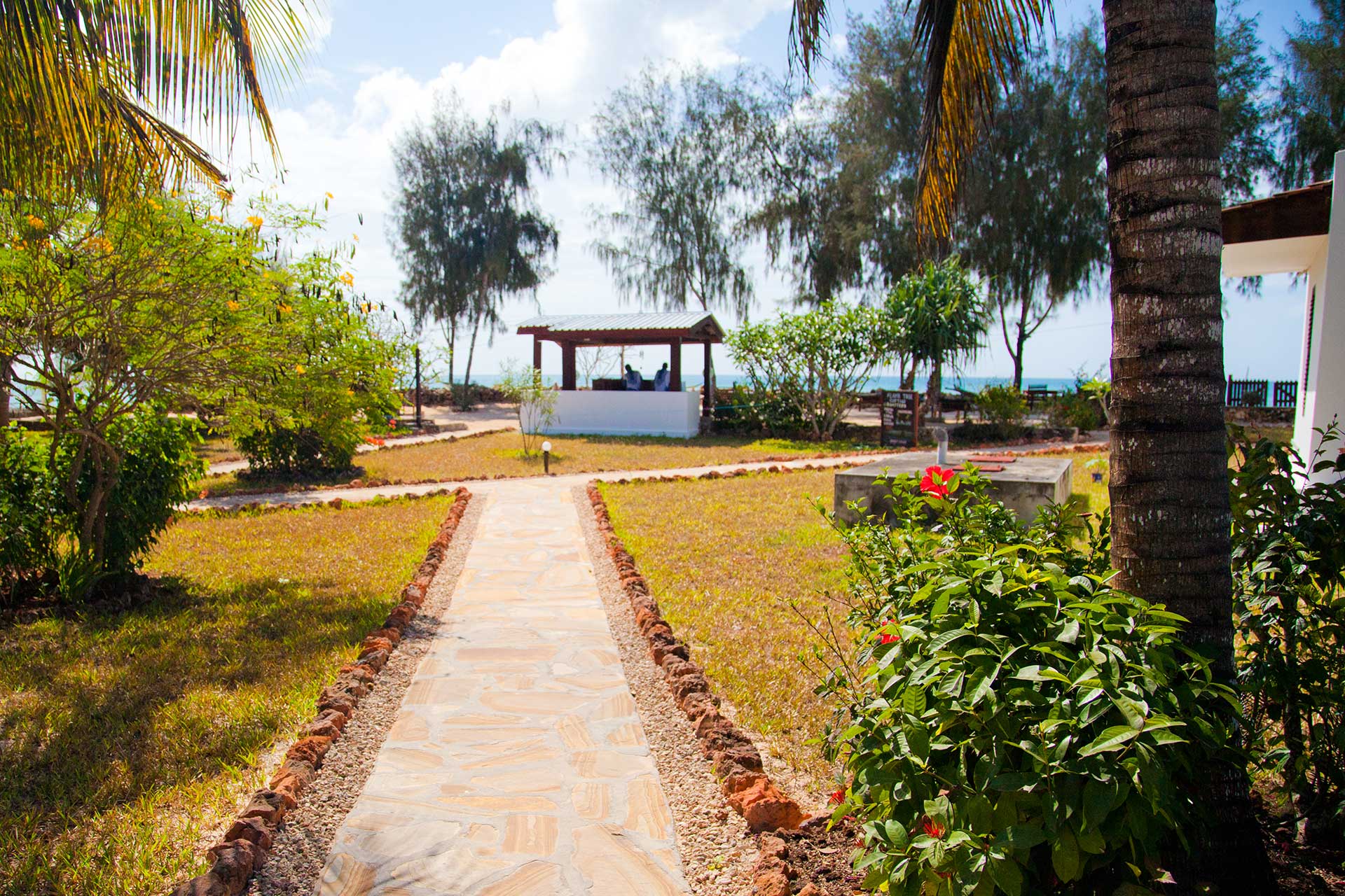 Flame Tree Cottages — image 4