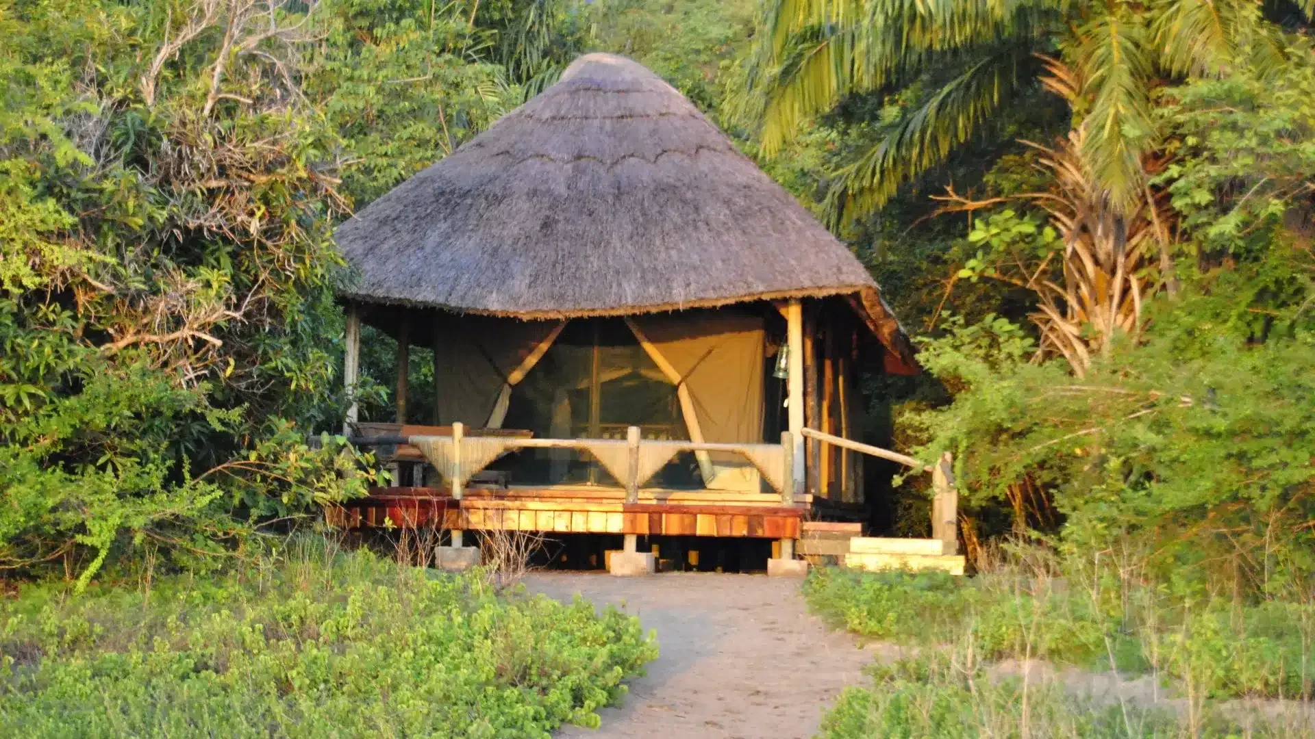 Kungwe Beach Lodge — image 4