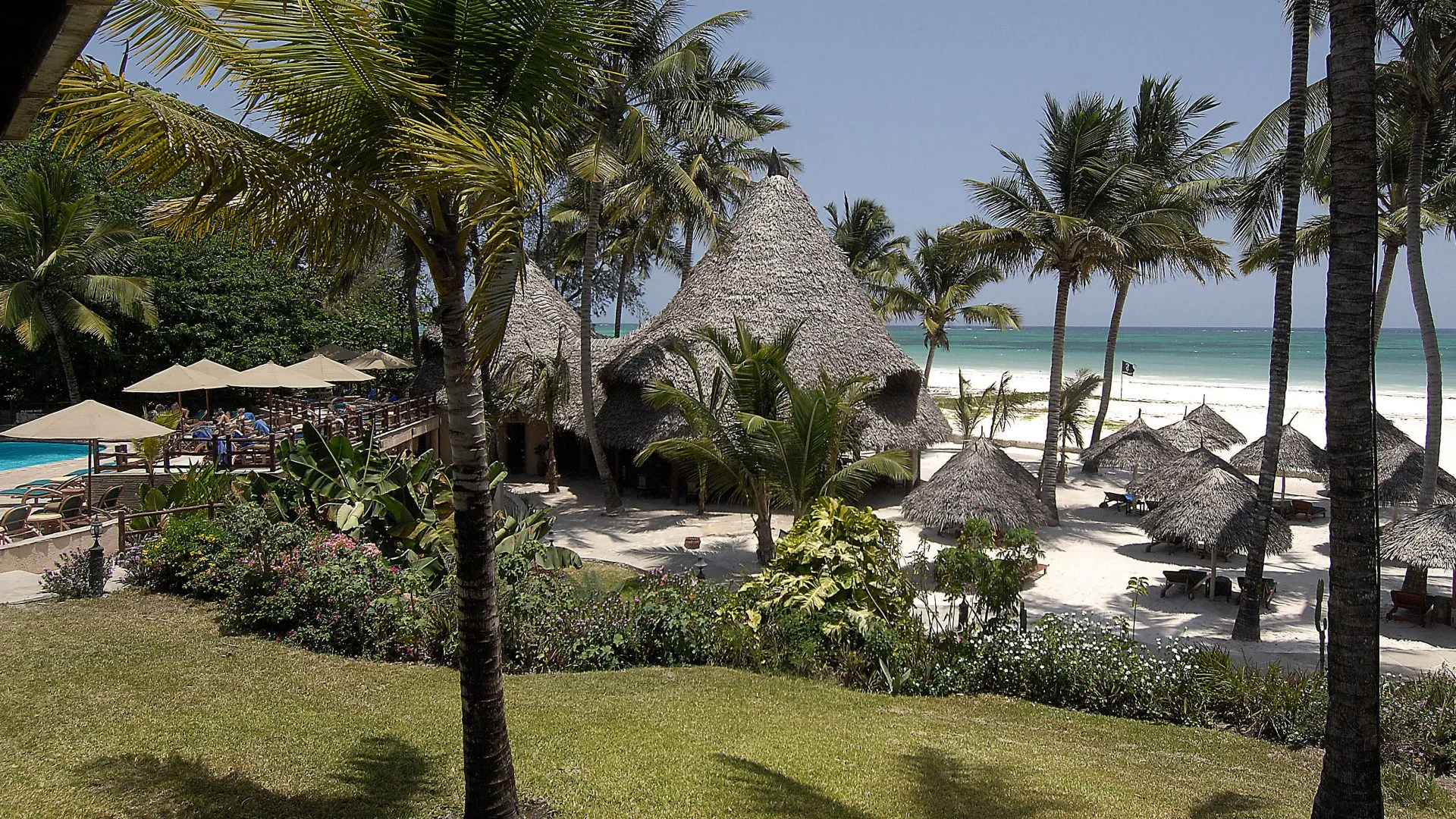 Pinewood Beach Resort & Spa — image 3
