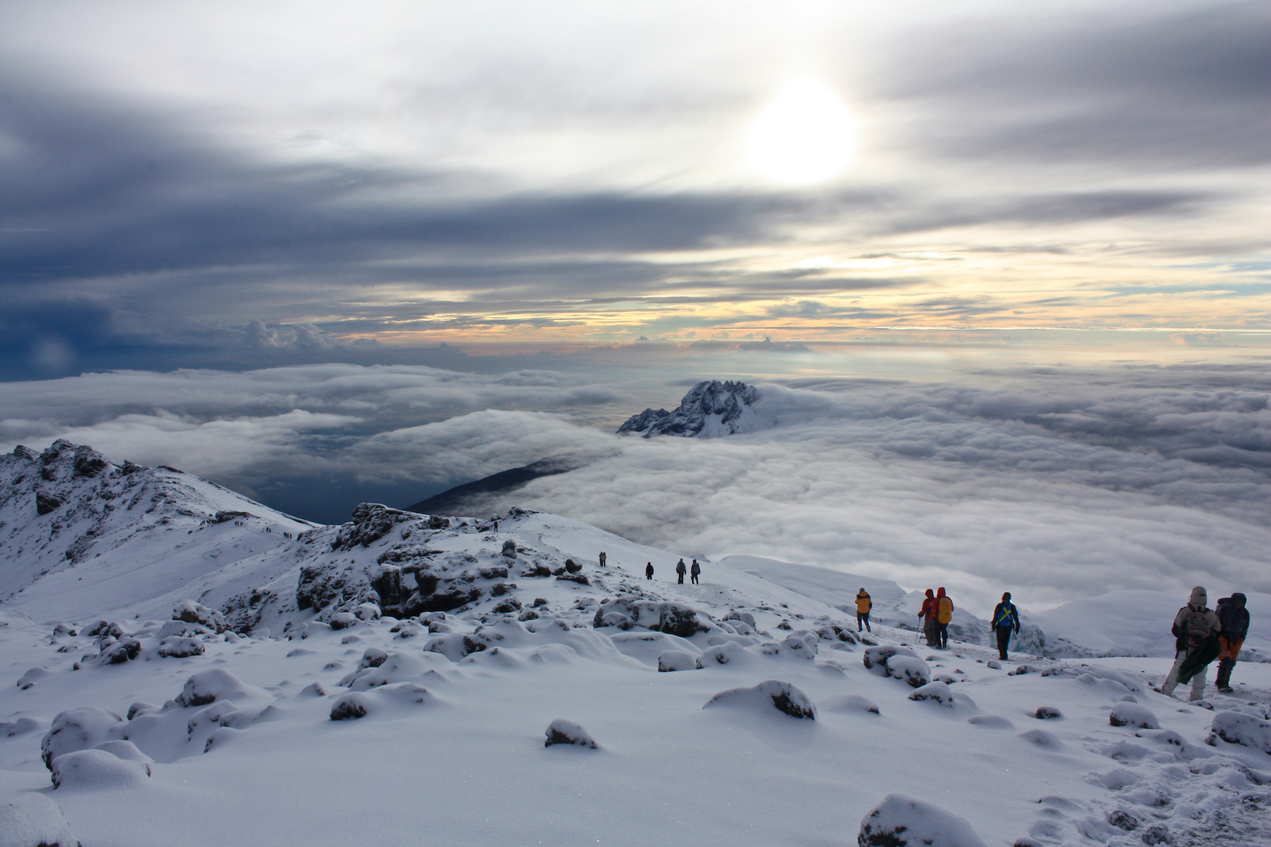 Kilimanjaro en 10 Días: Ruta Marangu + Recuperación en Zanzibar