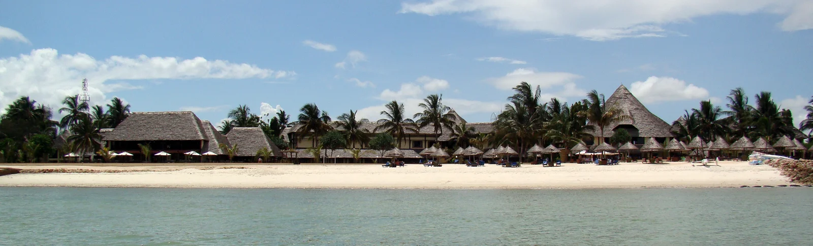 Zimmer im Bagamoyo Beach Resort mit Meerblick und direktem Strandzugang