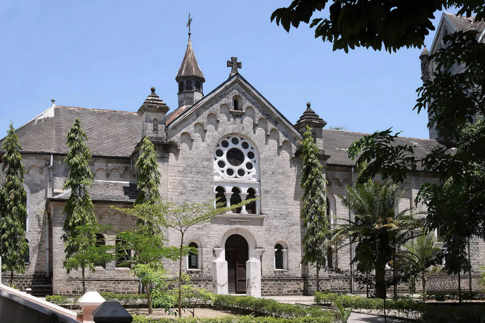 Außenansicht der Katholischen Mission in Bagamoyo, der ältesten katholischen Mission Ostafrikas, erbaut 1868