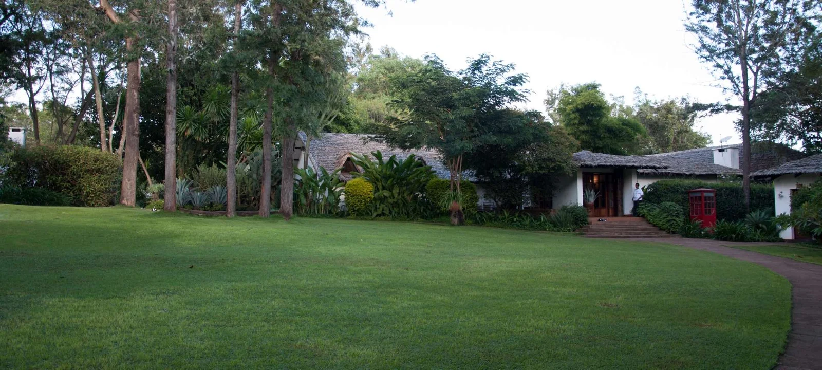 Cottage de style colonial dans un lodge de plantation de café de Karatu, avec jardins soignés
