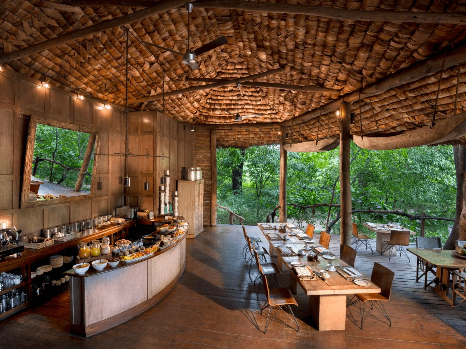 Baumhaus-Suite zwischen uralten Mahagonibäumen im Inneren des Lake Manyara National Park
