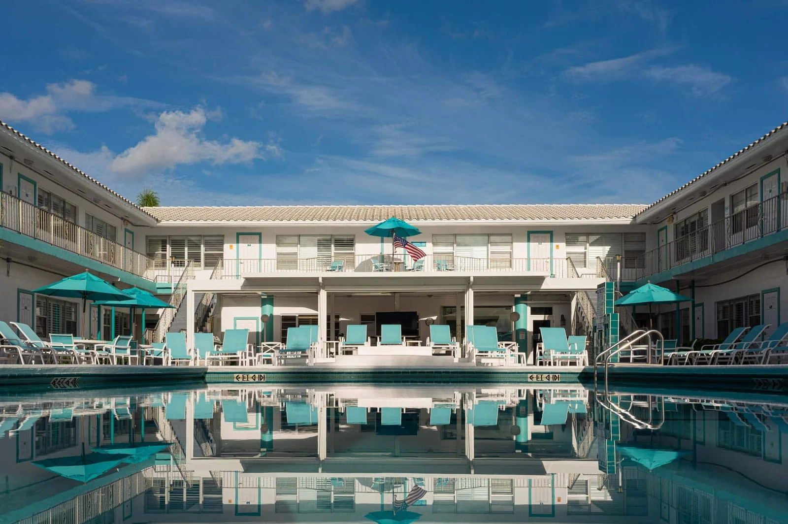Eine typische voll bemannte italienisch-kenianische Villa in Casuarina mit dem Koch in der Küche — die eigentliche Malindi-Unterkunftsstärke