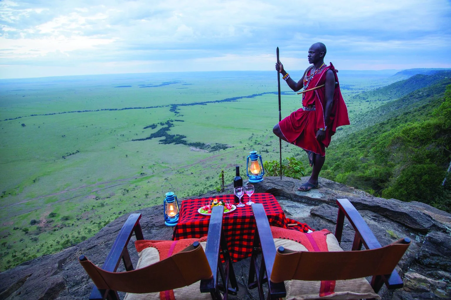 L'altopiano Maasai al tramonto — il confine occidentale del Mara Triangle, con vista dall'alto di 300 metri sulle pianure