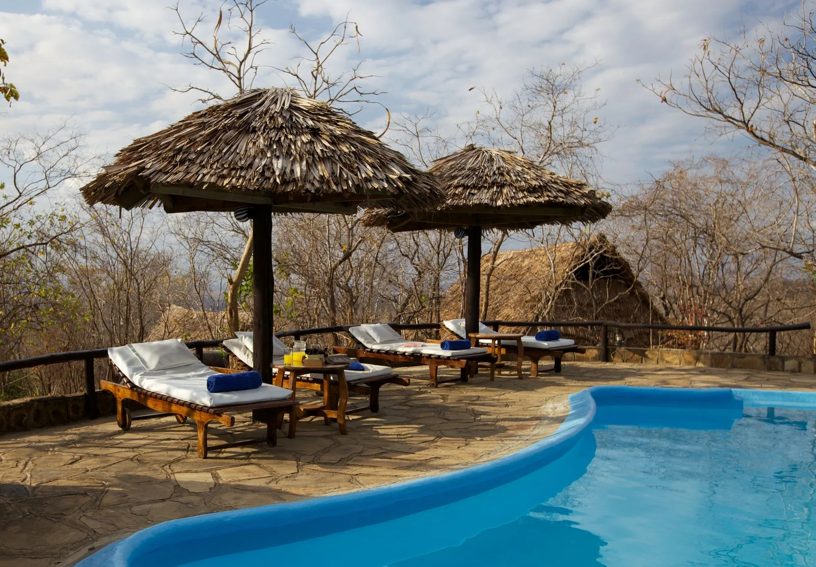 Vuma Hills Tented Camp auf einem Hügel gelegen mit Blick über die Mkata Floodplain