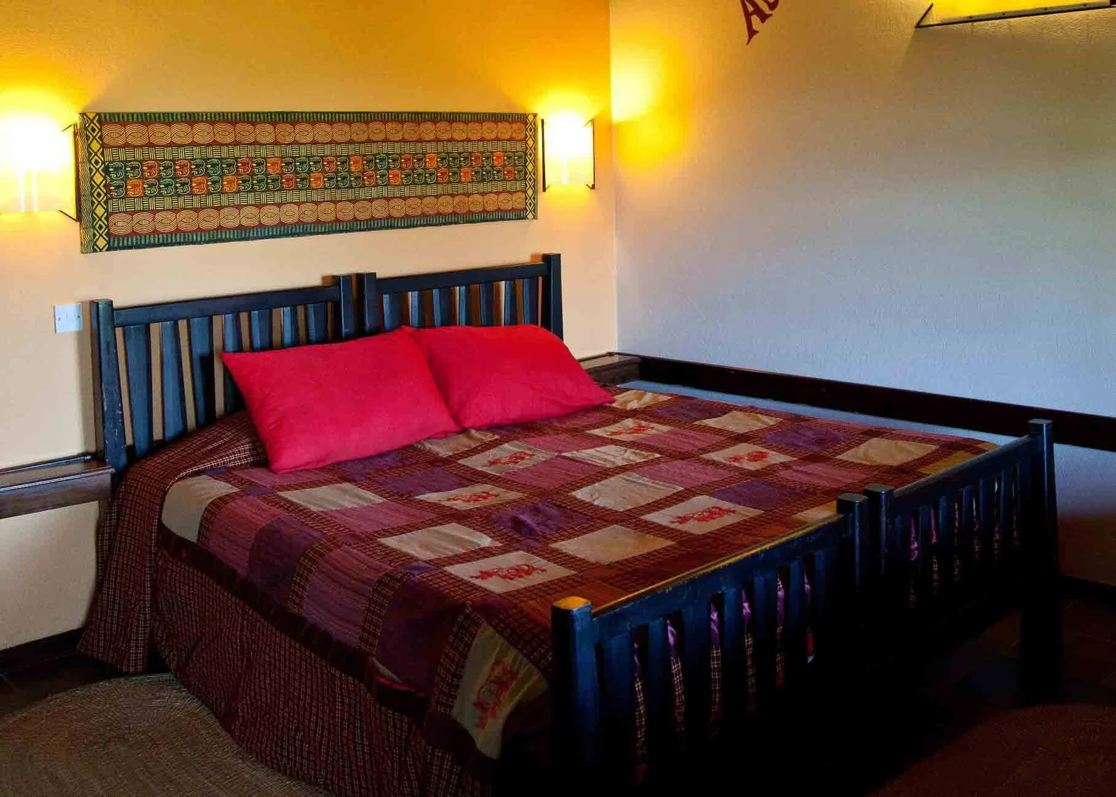 Habitación sencilla pero con encanto en el Rhino Lodge, con estufa de leña, en el borde del cráter