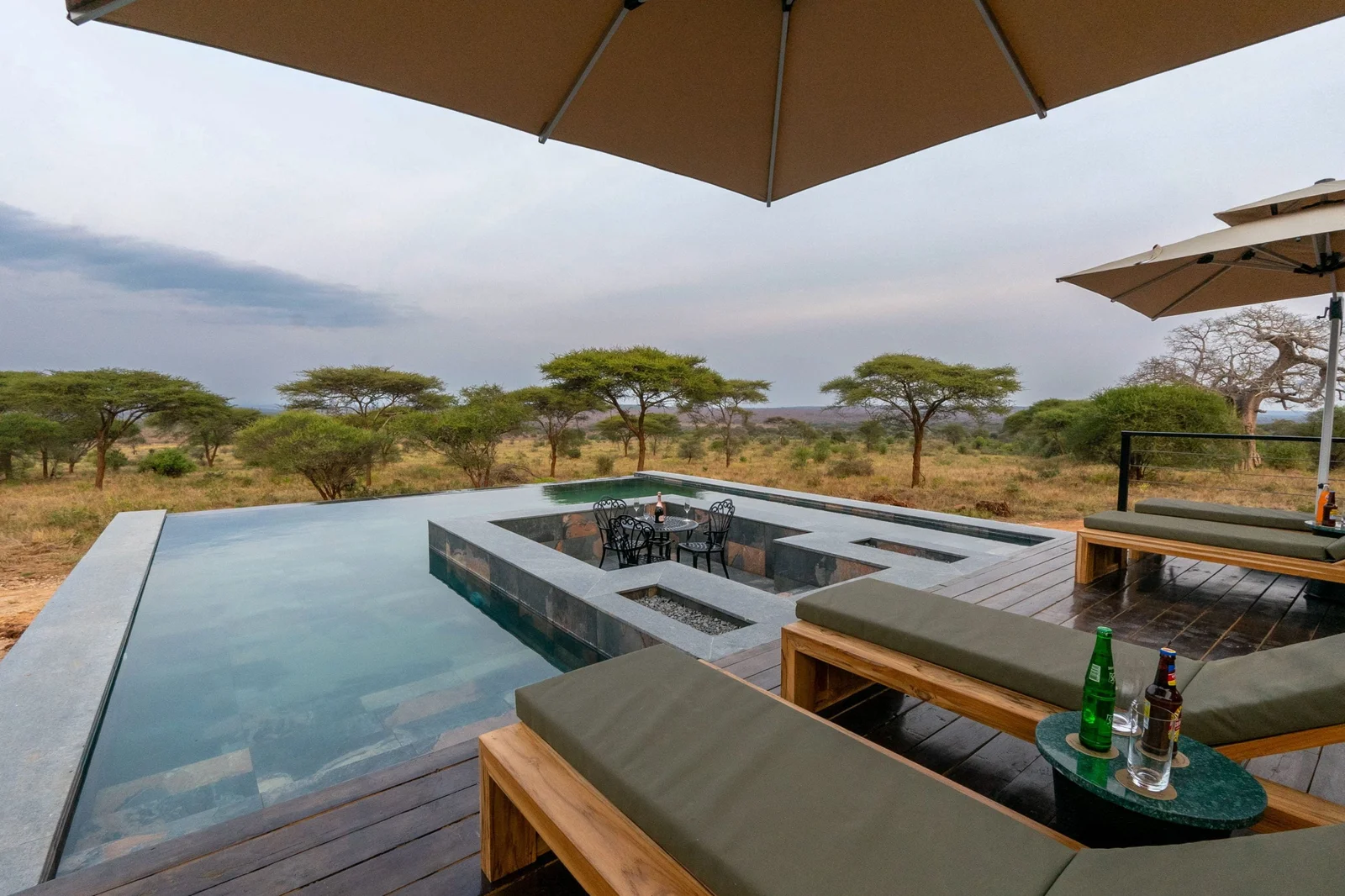 Suite de lujo extremo con piscina privada tipo plunge pool con vistas al valle del río Tarangire